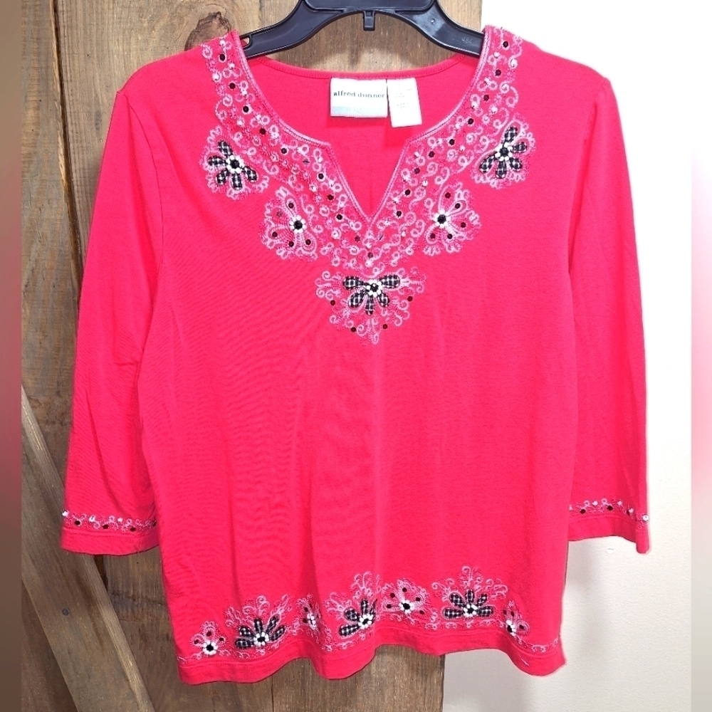 Alfred Dunner 3/4 sleeve pink tunic top with embroidery in a medium petite.